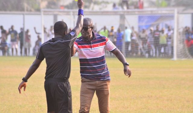 Ghana Premier League: Bechem United coach invades pitch to confront referee during match