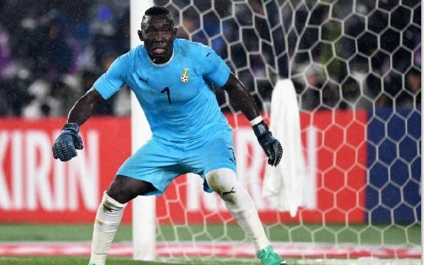 Liberian Goalkeeper Tommy Songo congratulates Richard Ofori on Black Stars captaincy