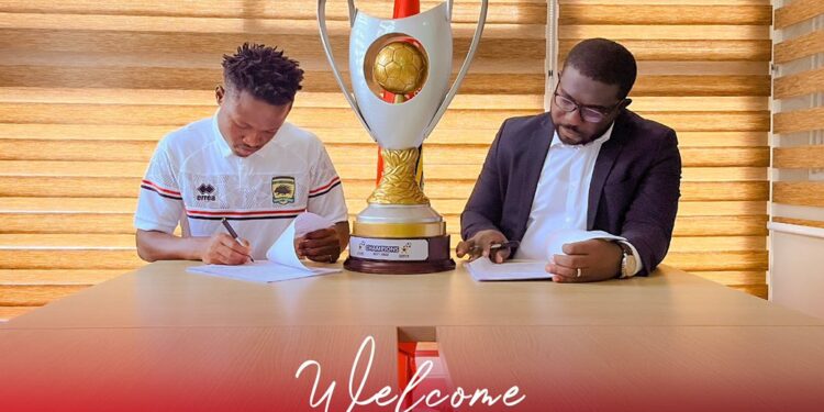 Breaking News: Asante Kotoko completes signing of young midfielder Ernest Osei Poku