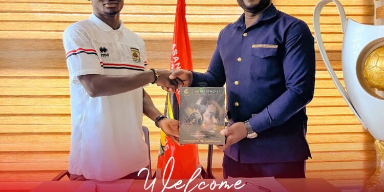 Official: Premier League Asante Kotoko signs Nicholas Mensah