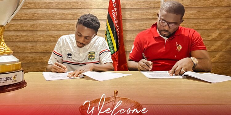 Official: Asante Kotoko completes signing of WAFA defender John Tedeku
