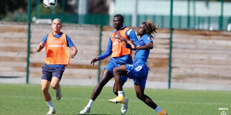 Gideon Mensah begins training with Auxerre after completing transfer