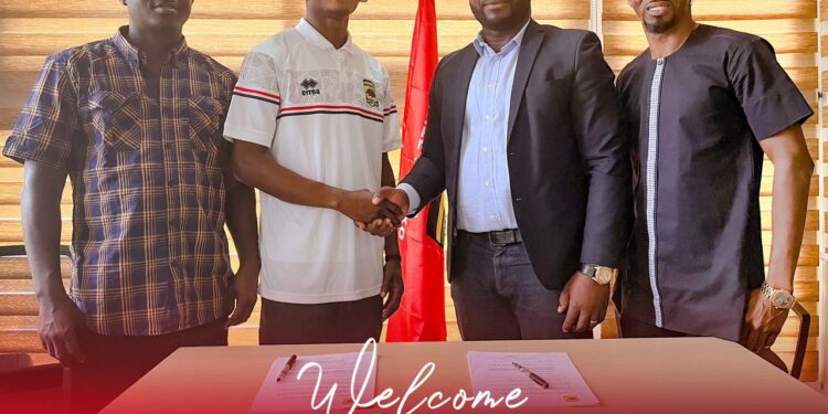 Official: Asante Kotoko signs Enock Morrison