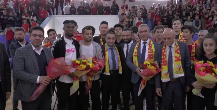 Ghanaian midfielder Mensah interacts with students at Anatolian High School