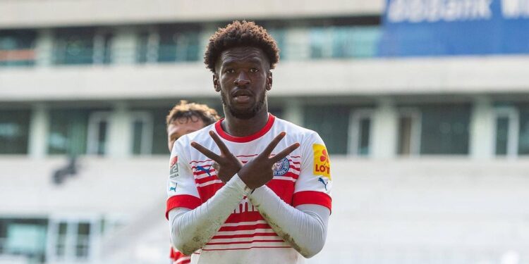 Kwasi Okyere Wriedt reacts to Holstein Kiel’s win at Karlsruher