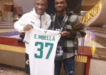 Former Kotoko star Etouga visits Black Galaxies, gifts Prosper Narteh jersey