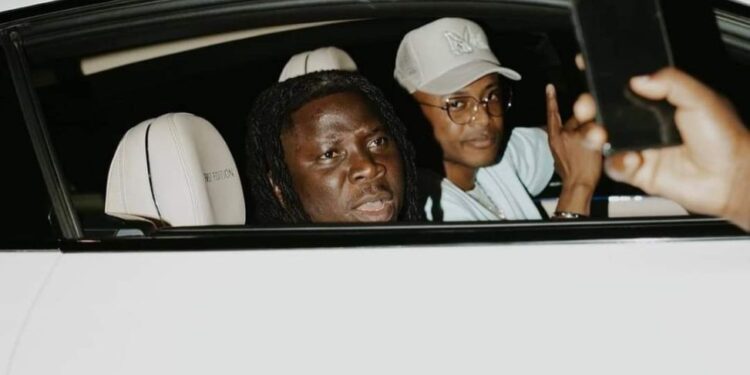 Black Stars captain Andre Ayew hosts musical genius Stonebwoy in Qatar