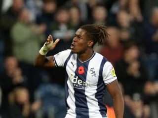 Ghanaian forward Brandon Thomas-Asante wins Championship November Goal-Of-The-Month  Award