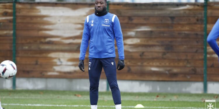 Ghana midfielder Elisha Owusu commences training with AJ Auxerre