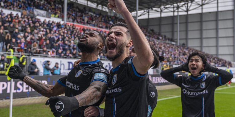 Ghanaian attacking-midfielder Broni Kwarteng scores winner for Magdeburg at Holstein Kiel in Bundesliga 2