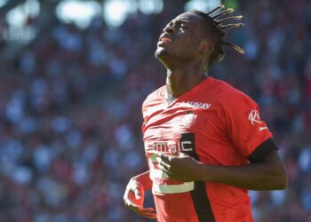 Hamari Traore wishes Kamaldeen well at Southampton