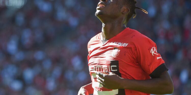 Hamari Traore wishes Kamaldeen well at Southampton