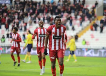 Ghanaian midfielder Isaac Cofie on target in Sivasspor home victory in Turkish Superlig
