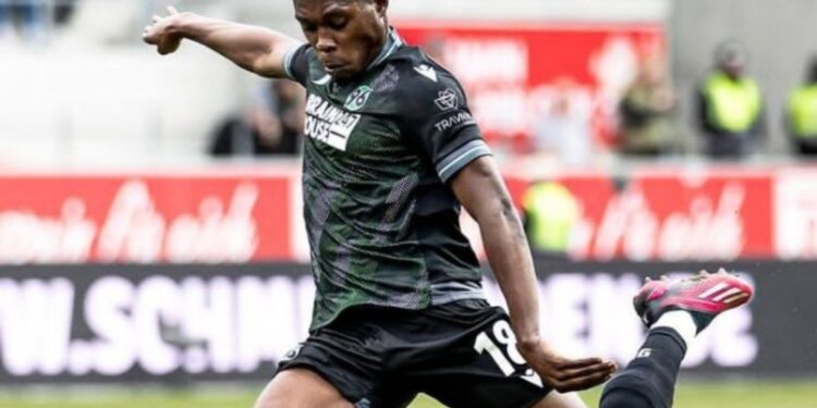 In-form Ghanaian defender Derrick Kohn scores a scorcher against Hamburg for Hannover