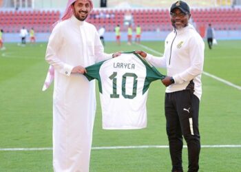 Former Ghana star Laryea Kingston gifted special jersey in Saudi Arabia