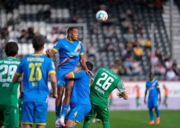 Ghanaian defender Anton Donkoh scores winner for Eintracht Braunschweig against Sandhausen