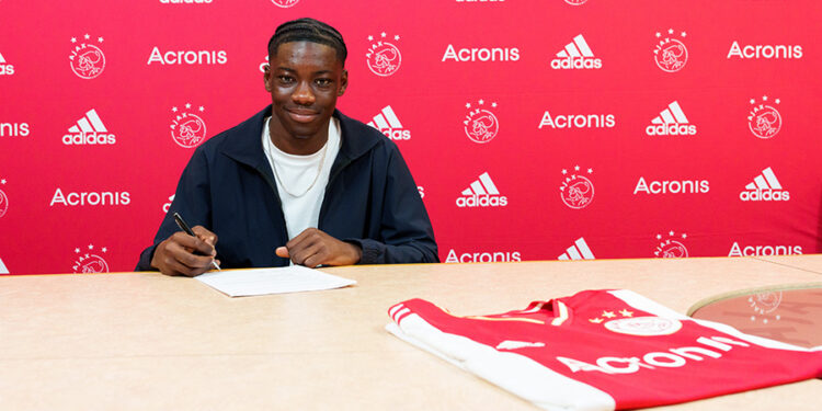 Ghanaian young striker Don-Angelo Konadu signs first professional contract with Ajax