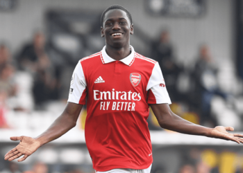 Ghanaian attacker Charles Sagoe scores for Arsenal