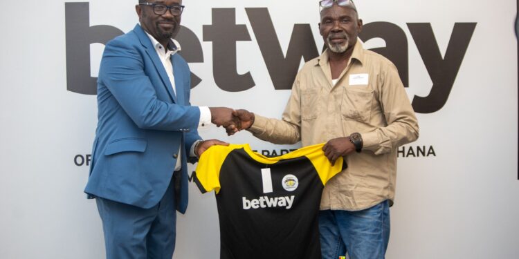 Ghana FA President Kurt Okraku presents Betway equipment to Women’s Premier League clubs