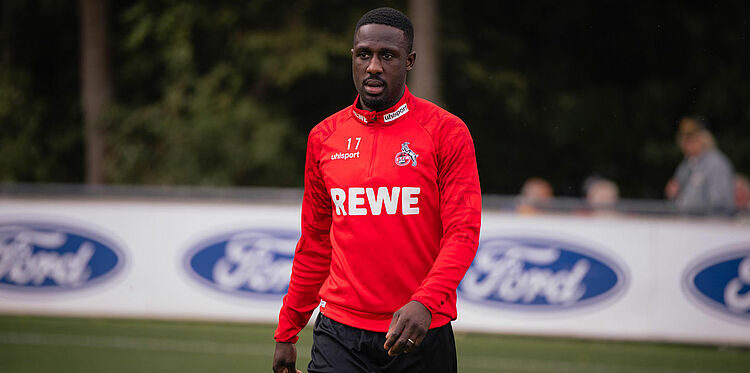 Bundesliga side FC Köln offer Ghanaian defender Kingsley Schindler a new contract