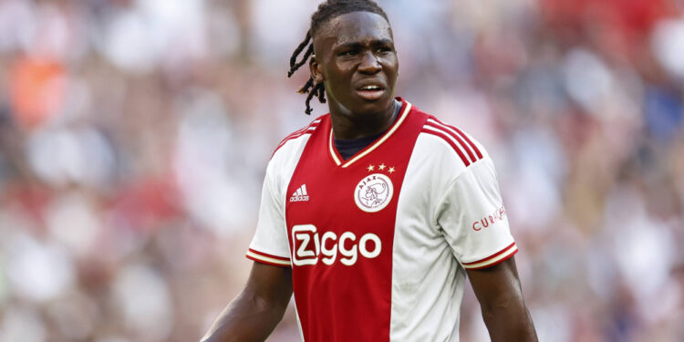 Fulham table £15m for Nigeria defender Calvin Bassey