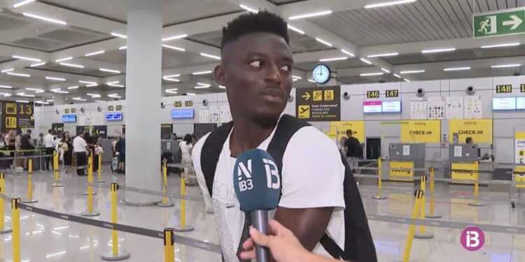 Check out VIDEO of Ghana midfielder Baba Iddrisu flying to Andalusia to seal UD Almeria 3-year deal