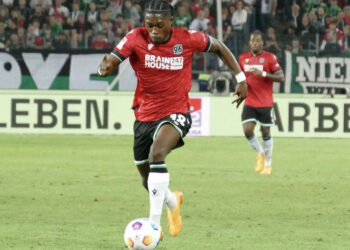 ‘Keep Going’ – Ghanaian defender Derrick Kohn to teammates after Hannover’s defeat to Hamburg