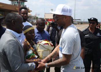 VIDEO: Kumasi fans show massive love to under-fire Black Stars captain Andre Ayew