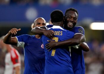 VIDEO: Michael Essien scores, provides spectacular assist as Chelsea legends thrash Bayern Munich legends 4-0 at Stamford Bridge
