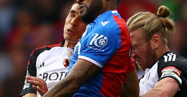 Jordan Ayew in action as Crystal Palace draw goalless with Fulham