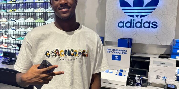 Ghanaian young forward Osman Ibrahim signs contract with Adidas