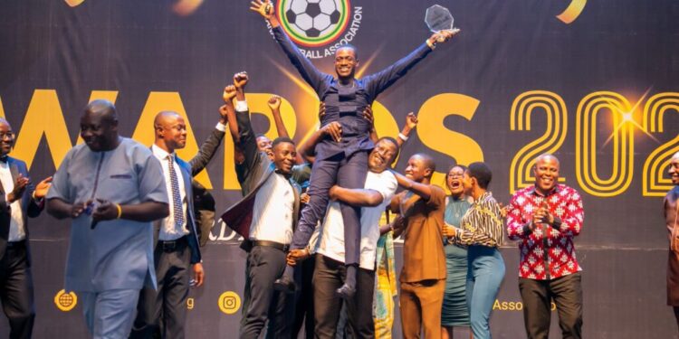 Julian Nunoo receives Hyundai Elantra for emerging Referee of the Season at the 2023 GFA awards ceremony