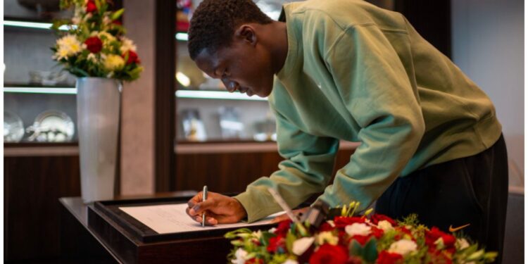 Ghanaian midfielder Kobbie Mainoo pays tribute to Manchester United legend Sir Bobby Charlton