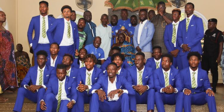 Dreams FC and Medeama SC visit Otumfuo Osei Tutu ll at the Manhyia Palace