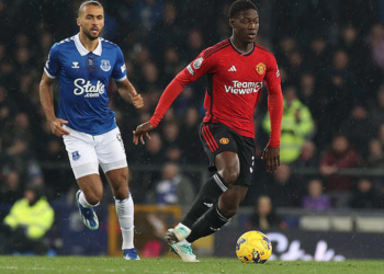 Gary Neville heaps praise on Kobbie Mainoo after his first league start