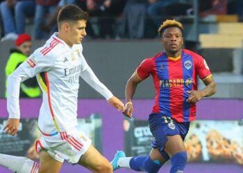 Former Mainz player Issah Abass features for GD Chaves in defeat to Benfica in Liga Portugal