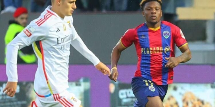 Former Mainz player Issah Abass features for GD Chaves in defeat to Benfica in Liga Portugal