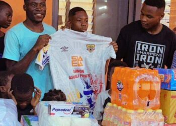 Accra Hearts of Oak Stars Glid Otanga and Albert Eounde donates to children home as a way of showing love for Christmas