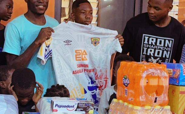 Accra Hearts of Oak Stars Glid Otanga and Albert Eounde donates to children home as a way of showing love for Christmas
