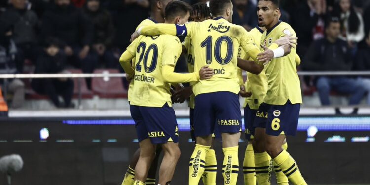 ”Always united and determined” – Alexander Djiku reacts after Fenerbahçe win over Kayserispor