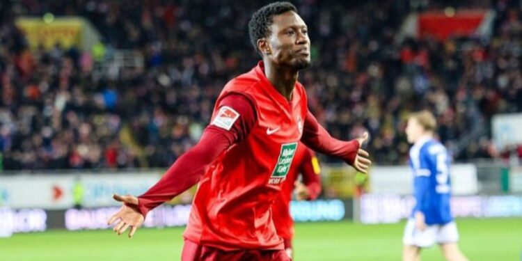 Ghanaian Aaron Opoku scores as Kaiserslautern lash Schalke 04 in Germany Bundesliga 2