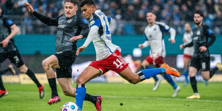 Ghanaian forward Ransford Yeboah Königsdörffer clinches victory for Hamburg with stunning goal