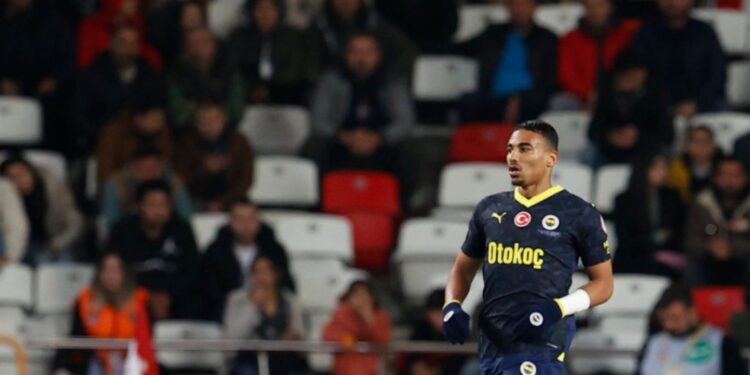 Ghana’s Rock-Solid Center-back Alexander Djiku shines as Fenerbahce decures victory in Turkish Super Lig at Antalyaspor