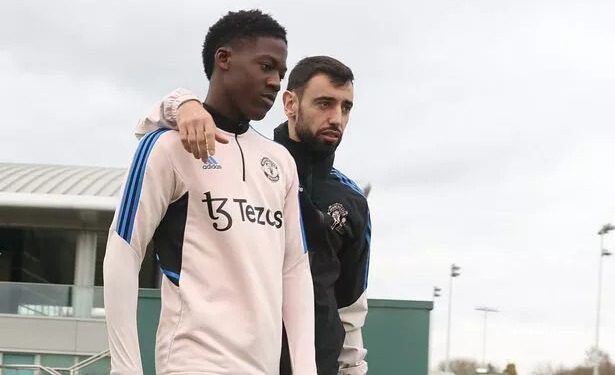 ”Well deserved kid” – Man United captain Bruno Fernandes applauds Kobbie Mainoo’s England call-up