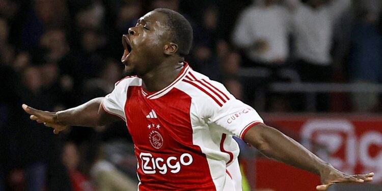 Brian Brobbey scores and assists in Ajax’s 2-0 win over FC Utrecht