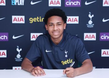 Ghanaian youngster Leo Black signs his first professional contract at Tottenham Hotspur