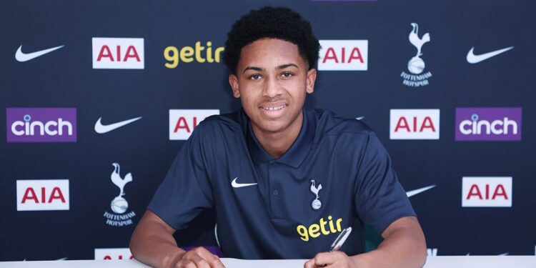 Ghanaian youngster Leo Black signs his first professional contract at Tottenham Hotspur