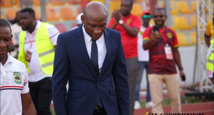 ”Show respect to the fans and bow out” – Coach Opeele advises Kotoko coach Ogum to resign
