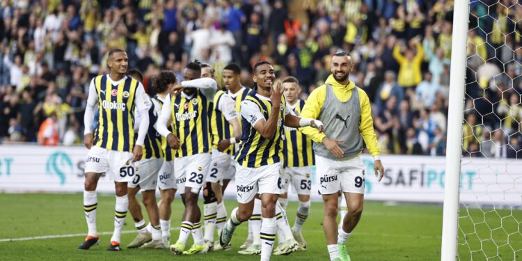 Ghanaian defender Alexander Djiku scores as Fenerbahce thump Kayserispor 3-0