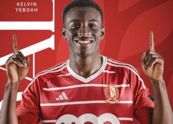 Ghanaian forward Kelvin Yeboah scores for Standard Liège in Belgium
